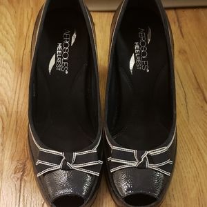 Aerosoles open toe pumps with bow